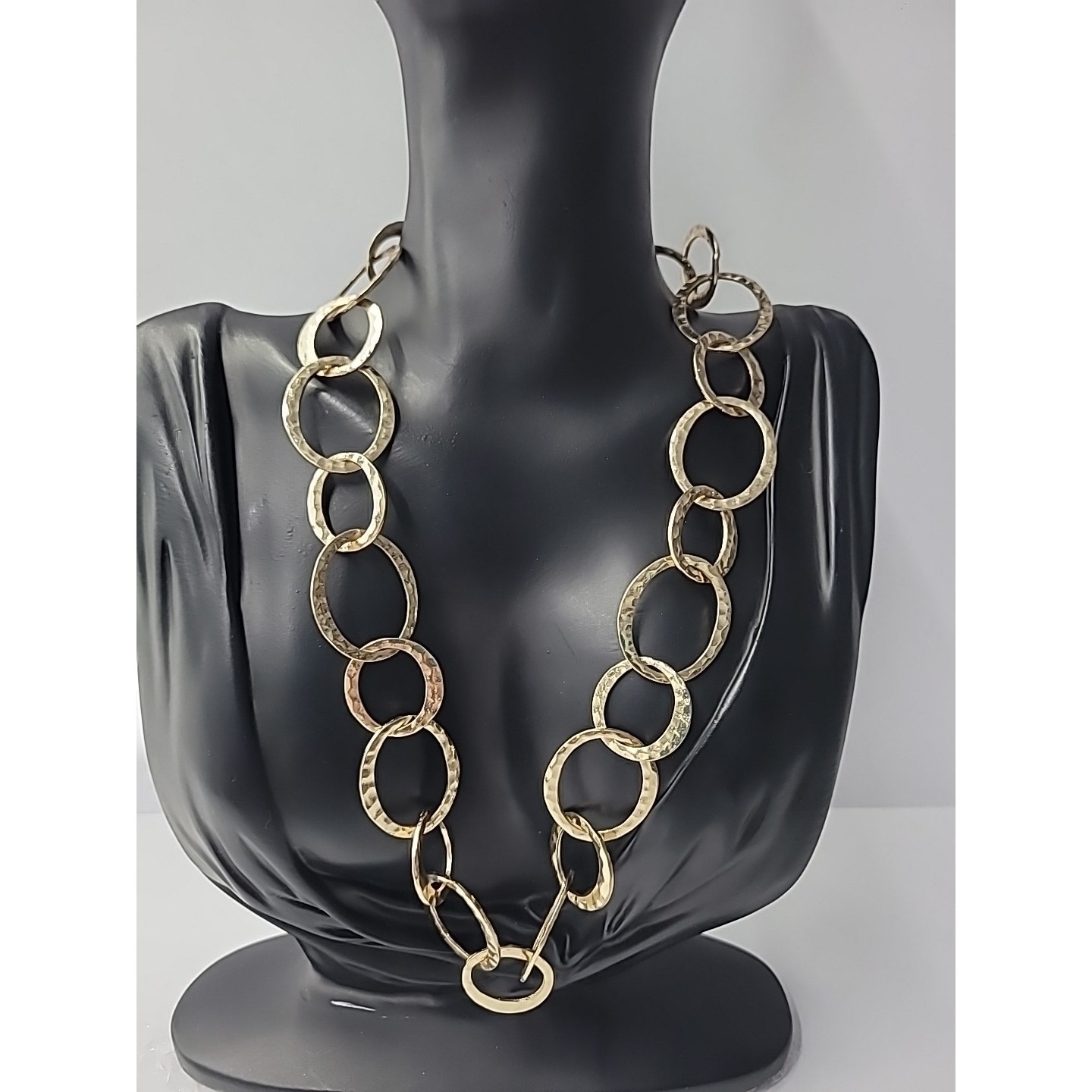 Vintage Gold Tone Hammered Circle Link Necklace Modern Statement Chain Jewelry